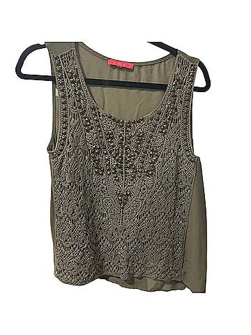 Lulumari Sleeveless T-Shirt (view 1)