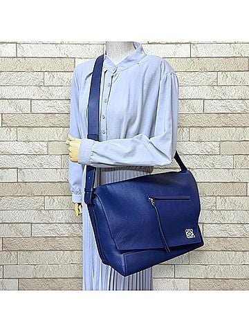 Loewe Loewe Anton Messenger Bag Anagram Shoulder Handbag Leather 307.41 Navy Men's LOEWE Used (view 2)