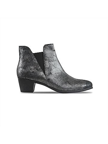 Munro American Women's Jackson Boot in Black Metallic Leather (view 1)