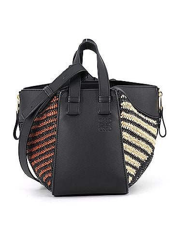 Loewe Loewe Hammock Compact Raffia Leather Handbag A538H13X07 LOEWE 2-way Shoulder Bag Black (view 1)
