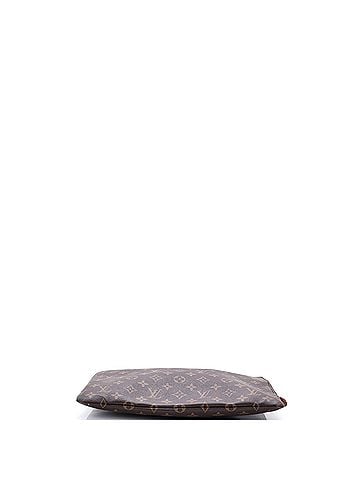 Louis Vuitton Etui Voyage Pouch Monogram Canvas MM (view 2)