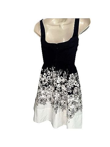 H&M H&amp;M Casual Dress (view 2)