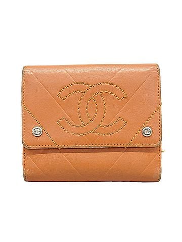Chanel Chanel V-stitch lambskin wallet, brown, women's, P3291319 (view 1)