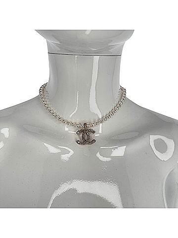 Chanel Chanel CC Embellished Pearl Necklace in Gold Strass (view 2)