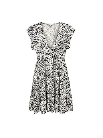Urban Outfitters Casual Dress (view 2)