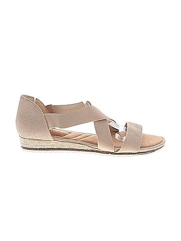Kelly & Katie Wedges (view 1)