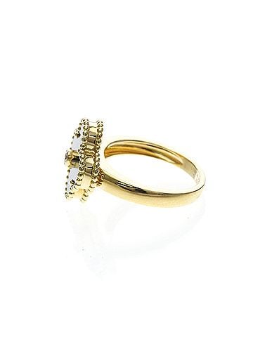 Van Cleef & Arpels Van Cleef &amp; Arpels Vintage Alhambra Ring, Yellow Gold, Onyx. Condition Rank A. Weight: 6.6g. (view 2)