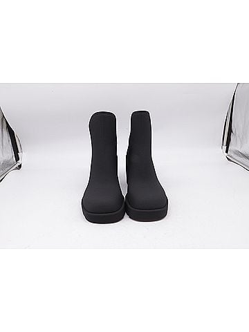 Saint Laurent Saint Laurent Amber Ankle Strap Sandals in Beige Patent Leather (view 2)