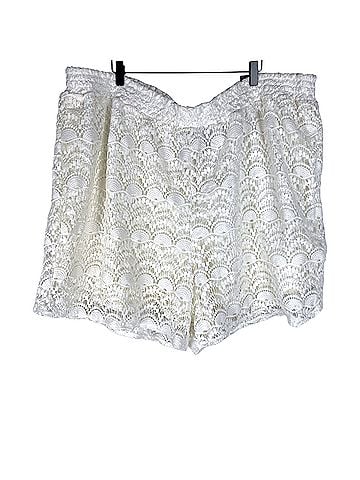 Lane Bryant Scalloped Lace Overlay Crochet Short Size 26 / 28 Shorts (view 1)
