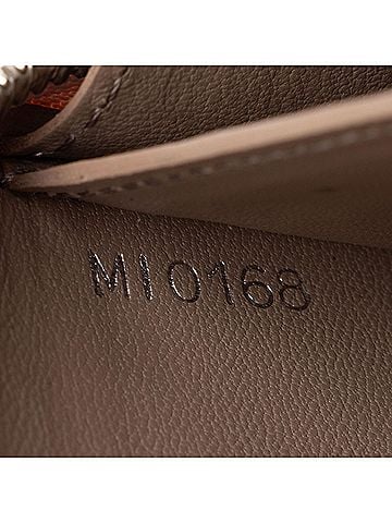 Louis Vuitton Louis Vuitton Veau Cachemire Comete Zip Around Wallet (view 2)