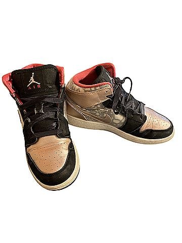 Jordan Air Jordan 1 Phat GS "Valentine's Day" Sneakers (view 2)