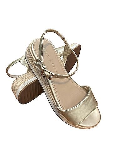 Kelly & Katie Wedges (view 1)