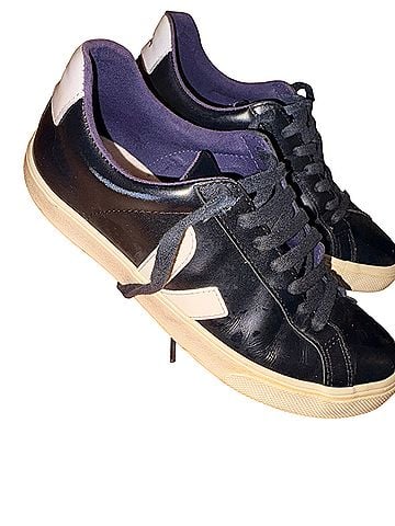 VEJA Sneakers (view 2)