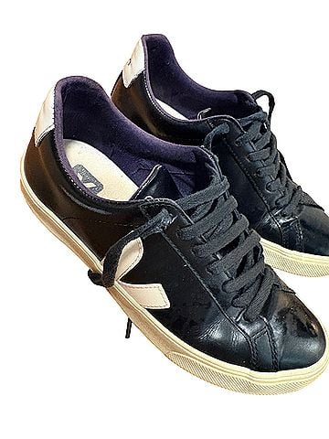 VEJA Sneakers (view 1)