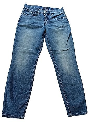 Lucky Jeans (view 1)