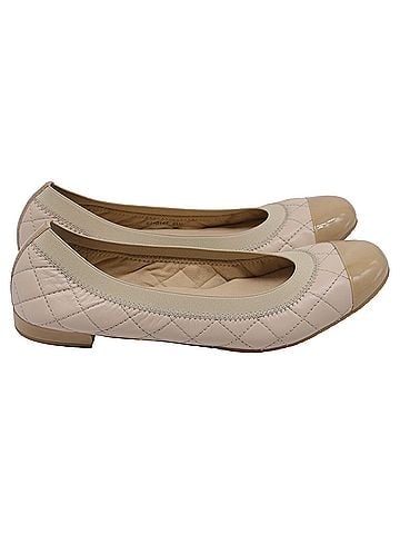 Stuart Weitzman Stuart Weitzman Quilted Ballet Flats in Beige Leather (view 1)