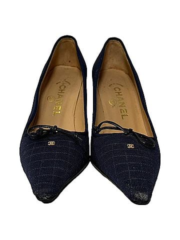 Chanel Chanel Bow Detail CC Pumps in Navy Blue Cotton (view 2)