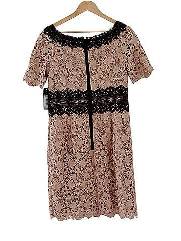 Shani Colorblock Lace Sheath Dress Cocktail Dress (view 2)