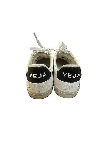 VEJA Sneakers (view 2)