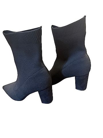 Vivaia Ankle Boots (view 2)