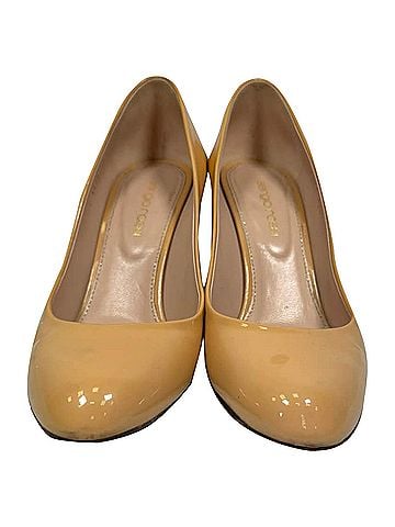 Sergio Rossi Sergio Rossi Pumps in Beige Patent Leather (view 2)