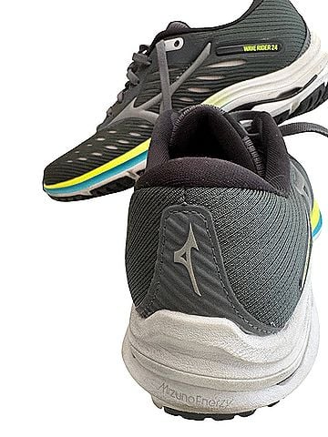 Mizuno Sneakers (view 2)