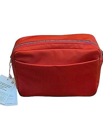Lululemon Athletica Everywhere Crossbody Bag Large 2L Crossbody Bag (view 2)
