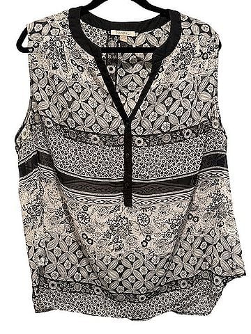 Roz & Ali Sleeveless T-Shirt (view 1)