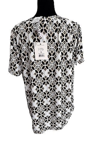 Carolyn Taylor Short Sleeve Button-Down Shirt (view 2)
