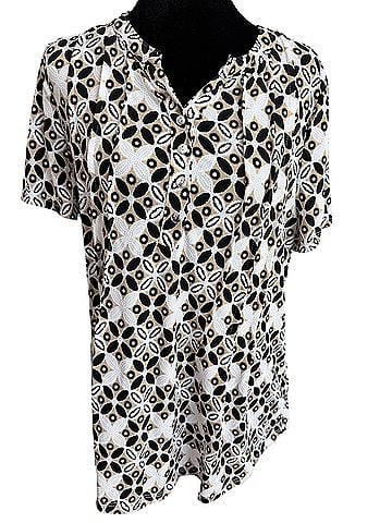 Carolyn Taylor Short Sleeve Button-Down Shirt (view 1)