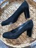 Stuart Weitzman 100% Suede Black Heels Size 6 1/2 - photo 3