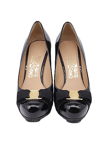 Salvatore Ferragamo Salvatore Ferragamo Vara Bow Pumps in Black Patent Leather (view 2)