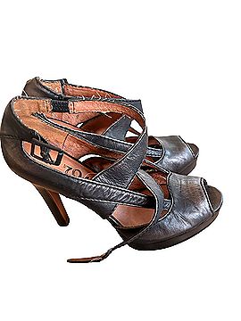 No 704b. Heels (view 2)