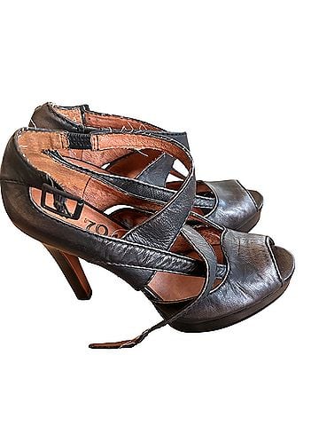 No 704b. Heels (view 2)