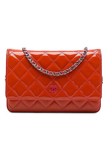 Chanel CC Quilted Patent Incognito Wallet On Chain (view 1)