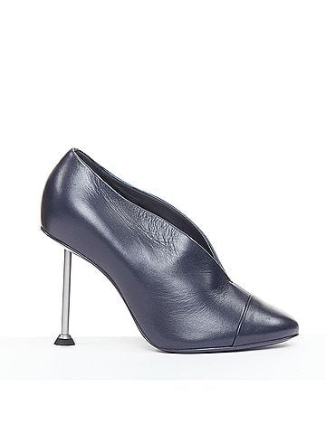 Victoria Beckham Victoria Beckham Smooth Leather Pumps (view 1)