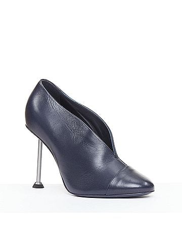 Victoria Beckham Victoria Beckham Smooth Leather Pumps (view 2)