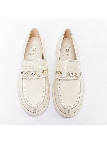 Chanel Chanel Heart Flower Charm Leather Loafers (view 1)