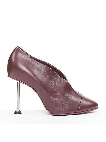 Victoria Beckham Victoria Beckham Smooth Leather Pumps (view 1)