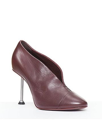 Victoria Beckham Victoria Beckham Smooth Leather Pumps (view 2)