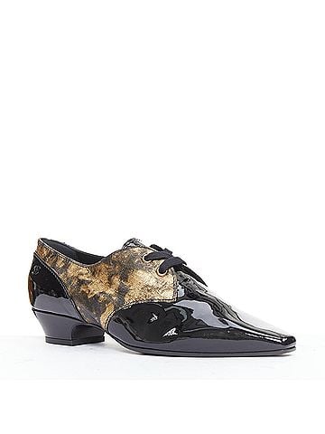 Chanel Chanel 2018 Gold Pointed CC Oxford (view 2)