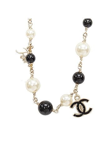 Chanel CHANEL 10C Runway CC Logo Faux Pearl Sautoir coco figurine charm necklace (view 2)