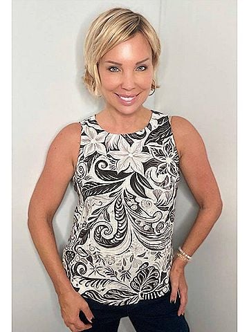 Ethyl Sleeveless Linen Print Top in Black/Cream (view 2)