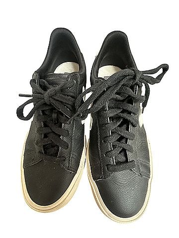 VEJA Sneakers (view 1)