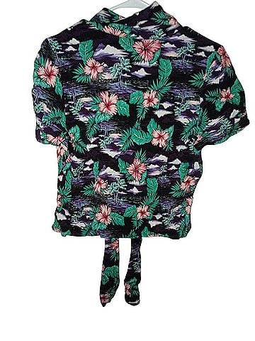 Hot Topic Short Sleeve Button-Down Shirt (view 2)