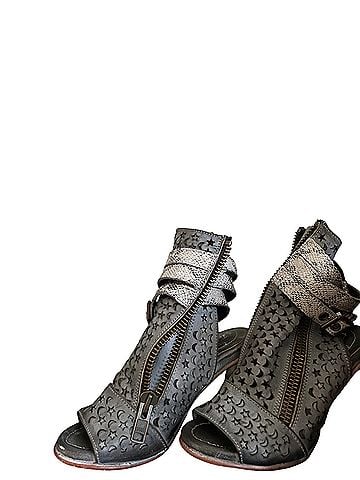 Freebird by Steven Heels (view 2)