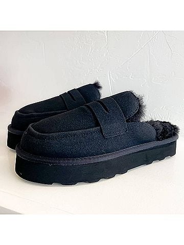 Matisse Women's Stowe Faux Fur Lined Clog in Black (view 2)
