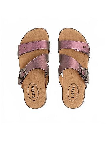 Taos Women's Westside Sandal in Violet Metalic (view 2)