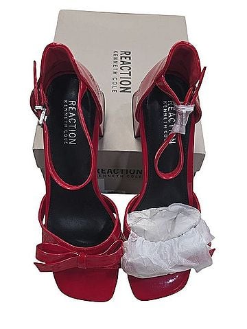 Kenneth Cole REACTION Nissy Sandals (view 1)