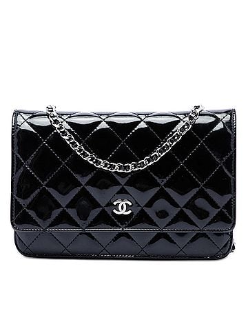 Chanel CC Quilted Patent Wallet On Chain (view 1)